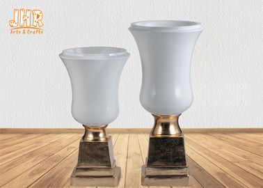 Base moderne blanche brillante de piédestal de feuille d'or de vases à Tableau de pièce maîtresse de planteurs de fibre de verre
