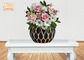 Les pots de fleur géométriques décoratifs de fibre de verre de modèle avec de l'or ont poussé des feuilles finition